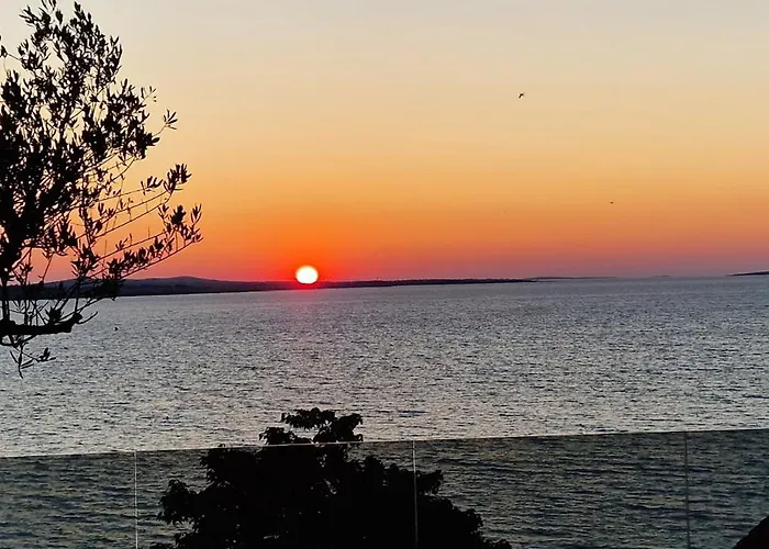 Penthouse Colombo Нин